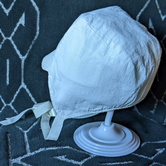20% OFF  Vintage Peaked Baby Bonnet   c mid-1970s - Picture 4 of 6